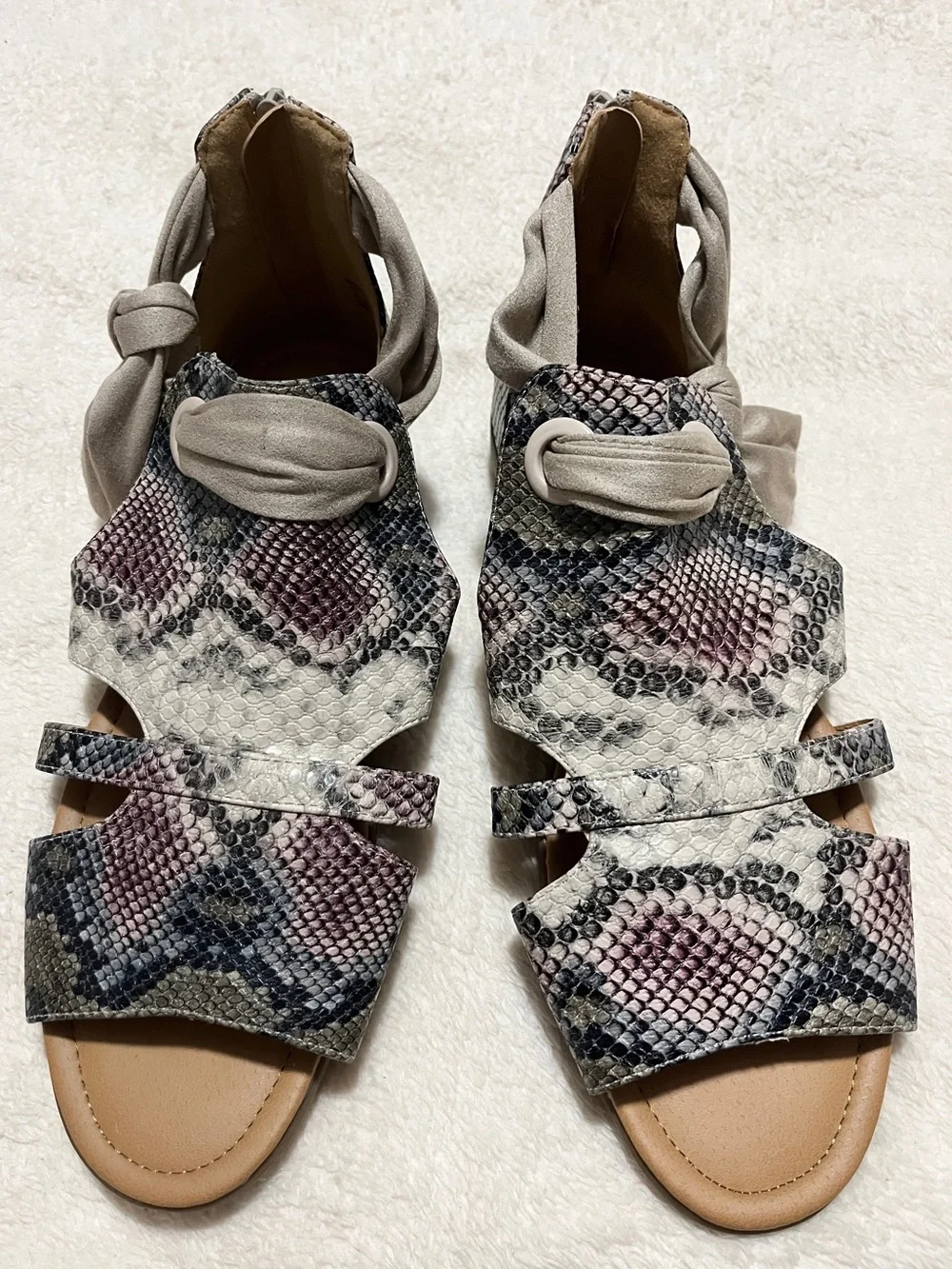 COMFORTVIEW ANNIKA SHOOTIE. Women's Snakeskin Sandals Suede-like Tie Detail